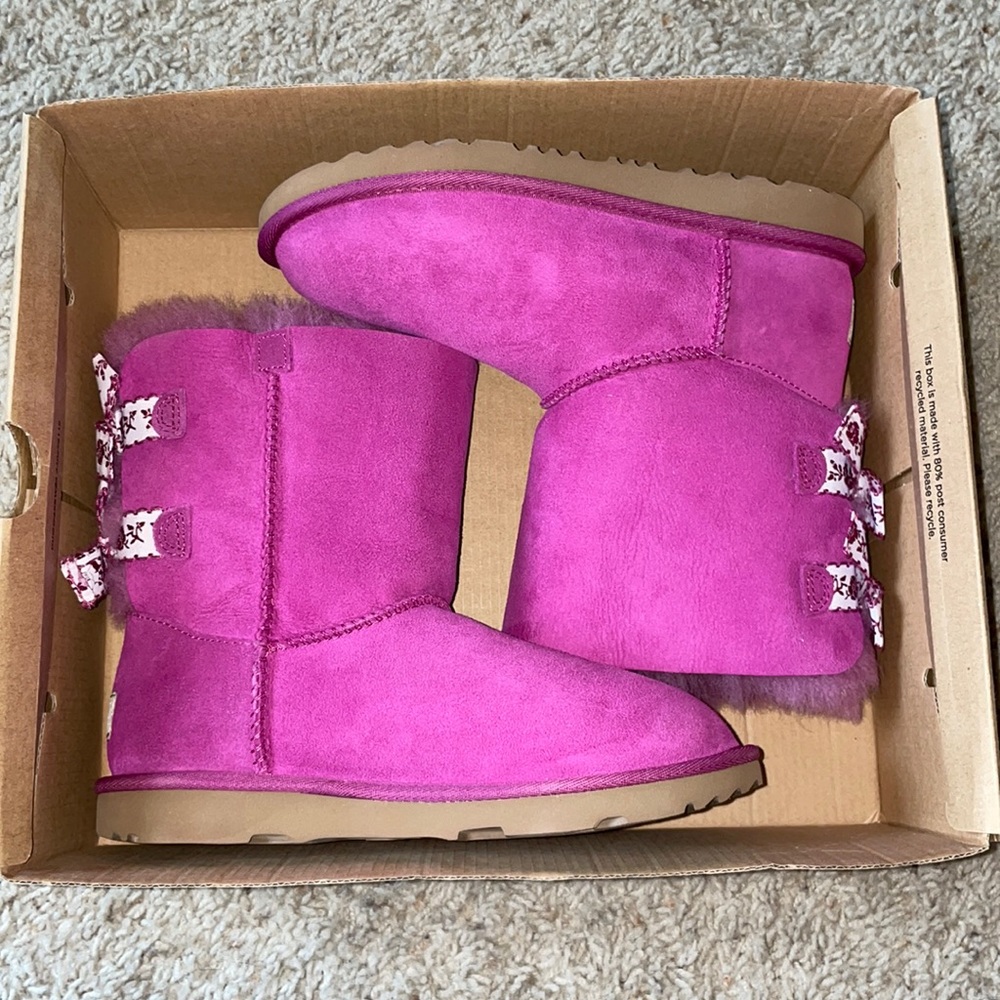 Ugg boots pink, size 4 never worn, OBO